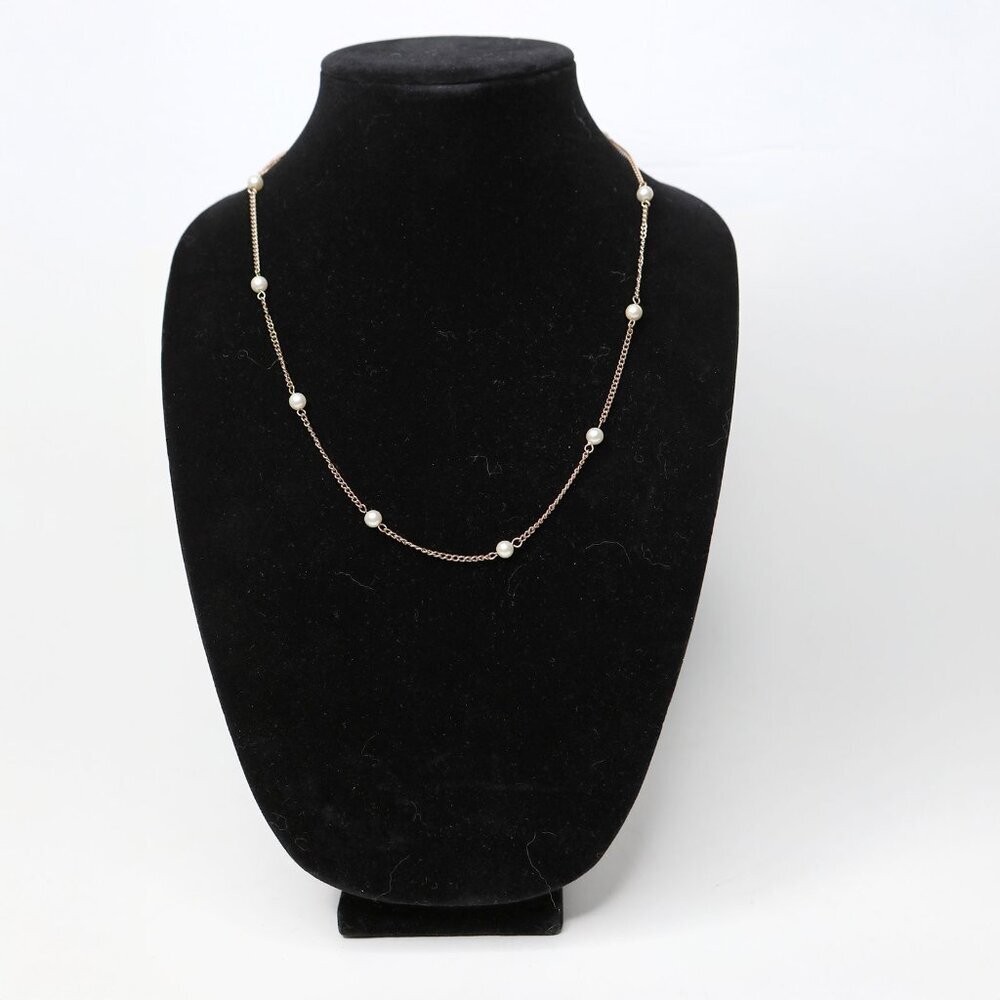 Faux Pearl & Gold Tone Chain Delicate Necklace Classic Old Money Pearls - Picture 2 of 7